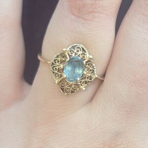 Elegant Vintage 14k Gold and Blue Topaz Ring 7.5